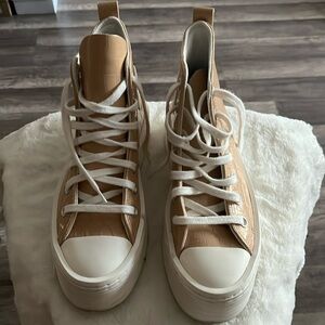 Converse Chuck Taylor All Star Modern Lift Platform Embossed Women’s  A07658C